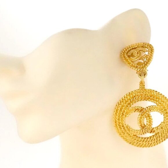 CHANEL CC Logos Round Triangle Twist Rope Clip-On Earrings Gold Tone 28 Auth - Picture 2 of 6